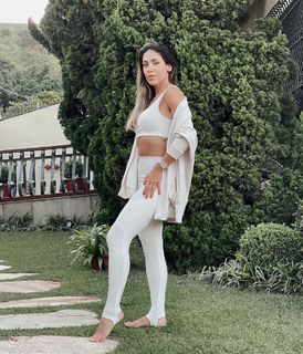 Bella Falconi feet photo thumbnail