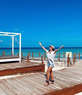 Bella Falconi feet photo thumbnail