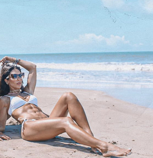 Bella Falconi feet photo thumbnail