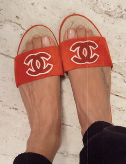 Bella Falconi feet photo thumbnail