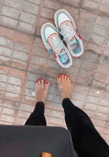 Bella Falconi feet photo thumbnail