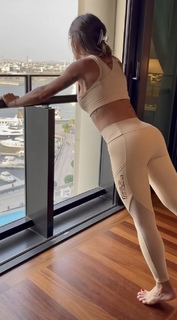 Bella Falconi feet photo thumbnail