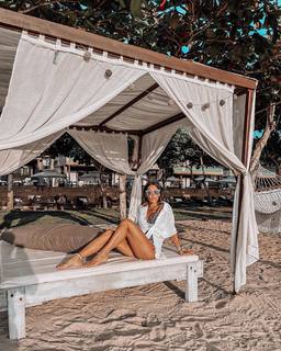 Bella Falconi feet photo thumbnail