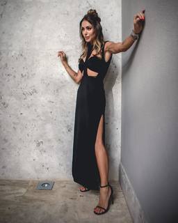 Bella Falconi feet photo thumbnail