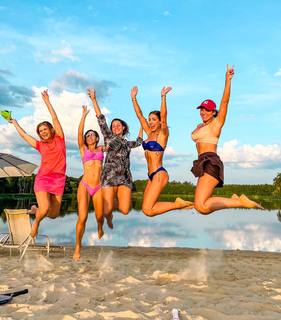 Bella Falconi feet photo thumbnail