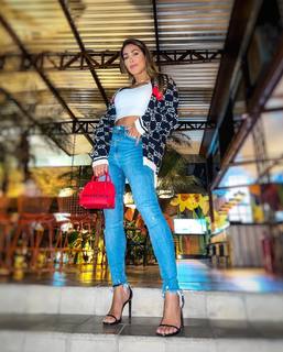 Bella Falconi feet photo thumbnail