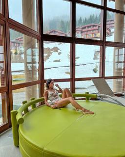 Bella Falconi feet photo thumbnail