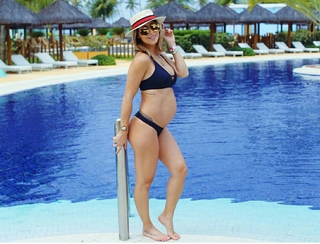 Bella Falconi feet photo thumbnail