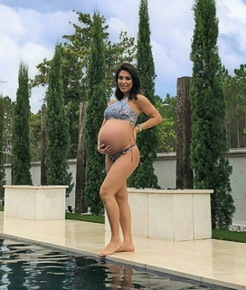 Bella Falconi feet photo thumbnail