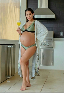 Bella Falconi feet photo thumbnail