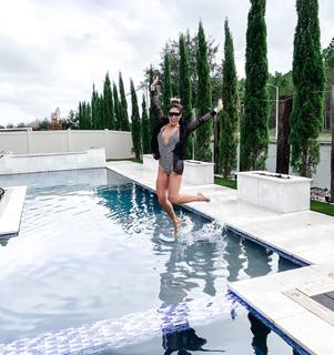 Bella Falconi feet photo thumbnail