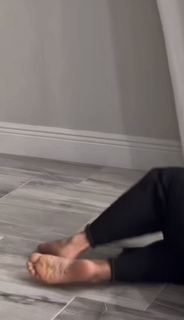 Bella Falconi feet photo thumbnail