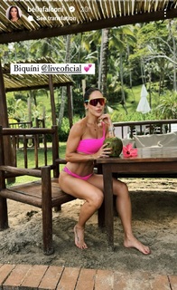 Bella Falconi feet photo thumbnail