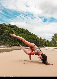 Bella Falconi feet photo thumbnail