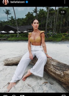 Bella Falconi feet photo thumbnail