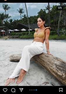 Bella Falconi feet photo thumbnail