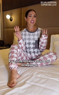 Bella Falconi feet photo thumbnail