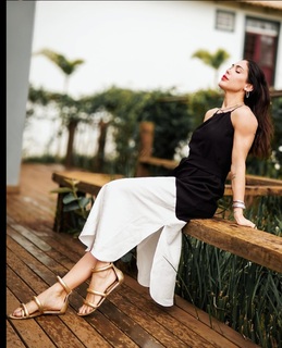 Bella Falconi feet photo thumbnail