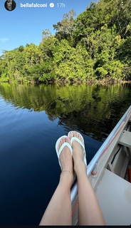 Bella Falconi feet photo thumbnail