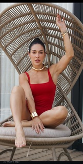 Bella Falconi feet photo thumbnail