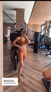 Bella Falconi feet photo thumbnail