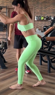 Bella Falconi feet photo thumbnail