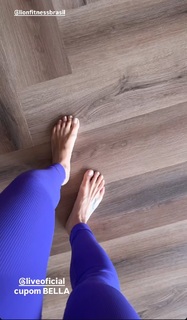 Bella Falconi feet photo thumbnail