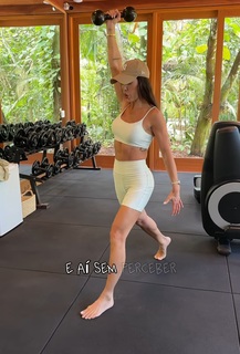 Bella Falconi feet photo thumbnail