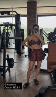 Bella Falconi feet photo thumbnail