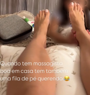 Bella Falconi feet photo thumbnail