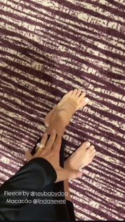 Bella Falconi feet photo thumbnail