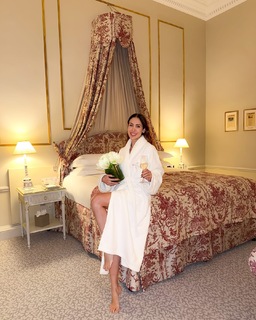 Bella Falconi feet photo thumbnail