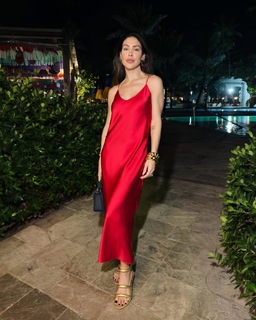 Bella Falconi feet photo thumbnail