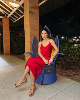 Bella Falconi feet photo thumbnail