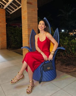 Bella Falconi feet photo thumbnail