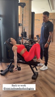 Bella Falconi feet photo thumbnail