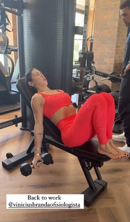 Bella Falconi feet photo thumbnail