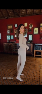 Bella Falconi feet photo thumbnail