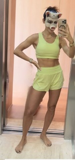 Bella Falconi feet photo thumbnail