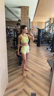 Bella Falconi feet photo thumbnail