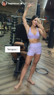 Bella Falconi feet photo thumbnail