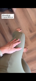 Bella Falconi feet photo thumbnail