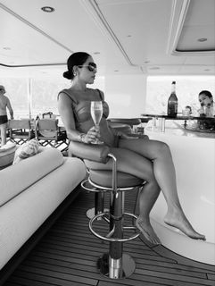 Bella Falconi feet photo thumbnail