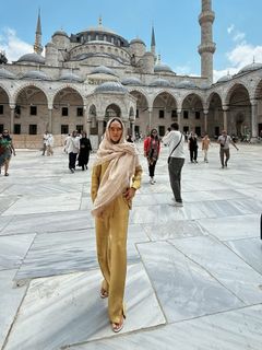 Bella Falconi feet photo thumbnail