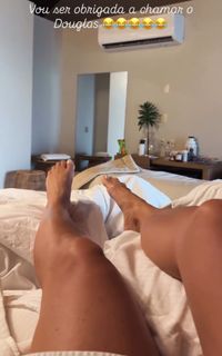 Bella Falconi feet photo thumbnail