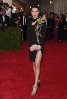 Bella Hadid feet photo thumbnail