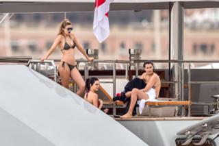 Bella Hadid feet photo thumbnail