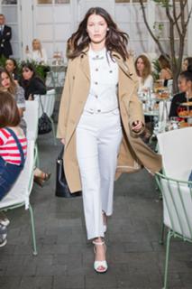 Bella Hadid feet photo thumbnail
