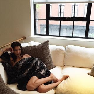 Bella Hadid feet photo thumbnail