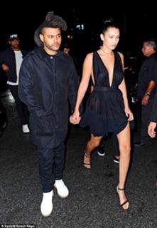 Bella Hadid feet photo thumbnail